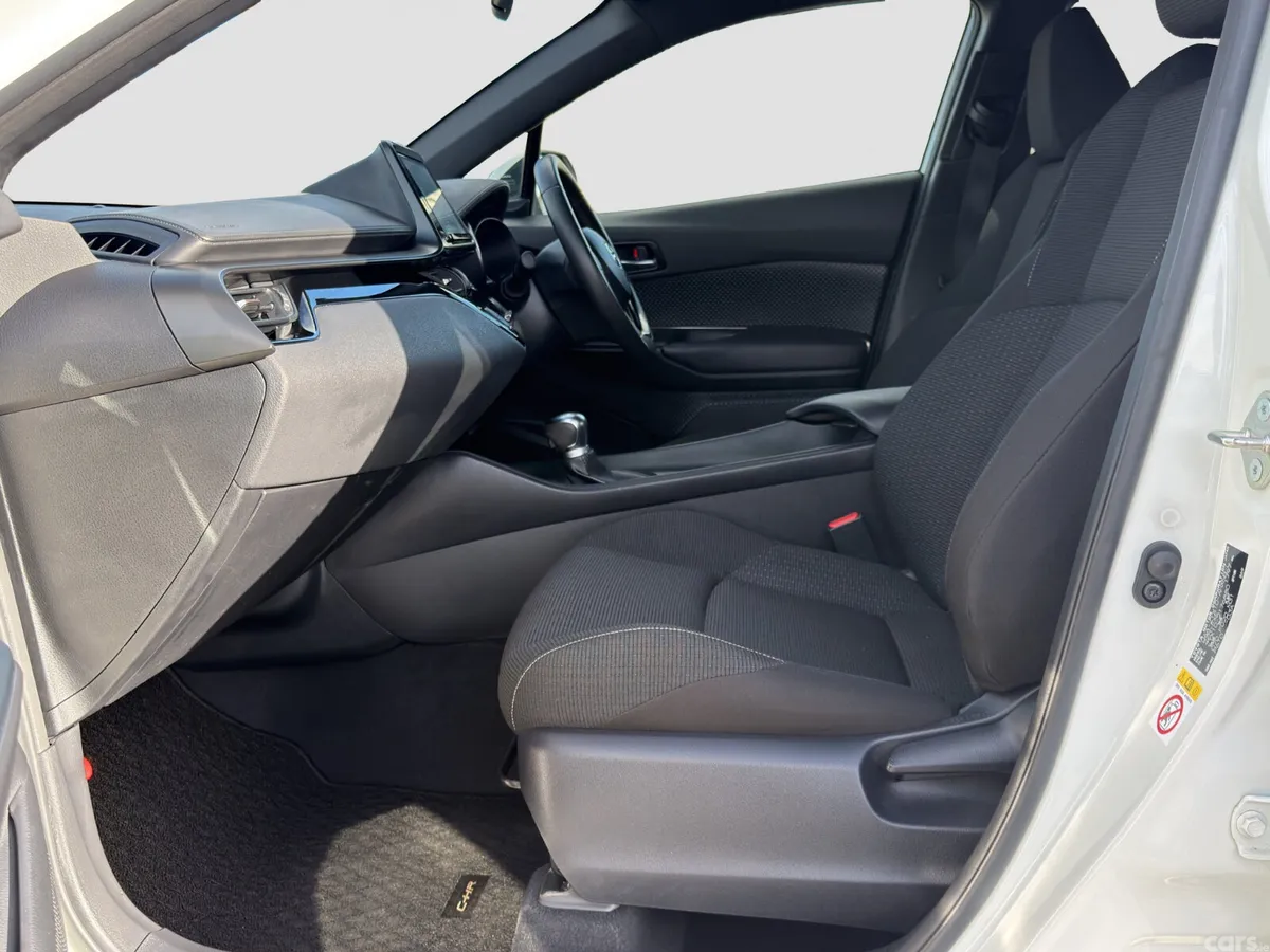 Toyota C-HR SUV, Petrol Hybrid, 2019, White