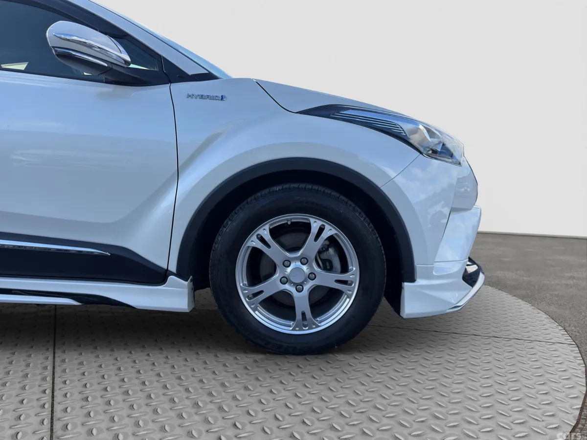 Toyota C-HR SUV, Petrol Hybrid, 2019, White