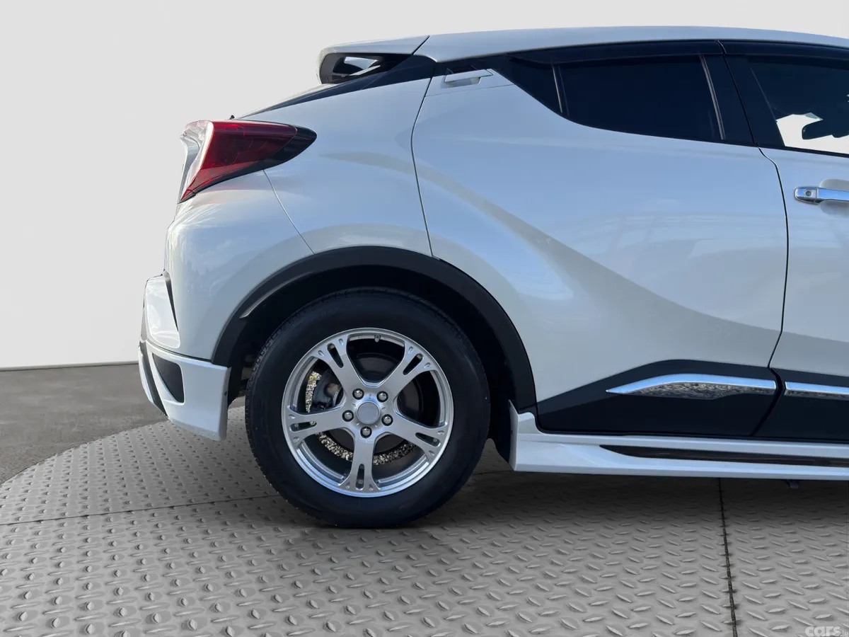 Toyota C-HR SUV, Petrol Hybrid, 2019, White