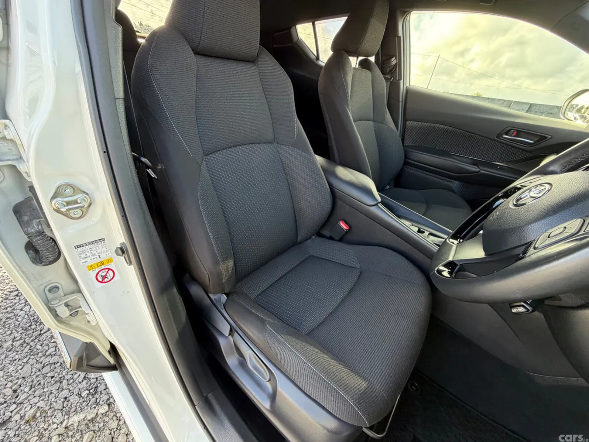 Toyota C-HR SUV, Petrol Hybrid, 2019, White