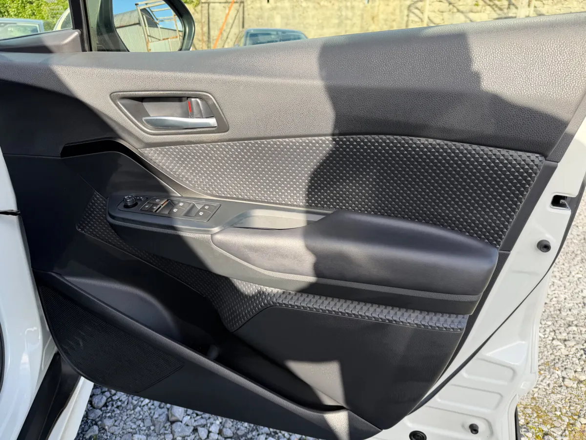 Toyota C-HR SUV, Petrol Hybrid, 2019, White
