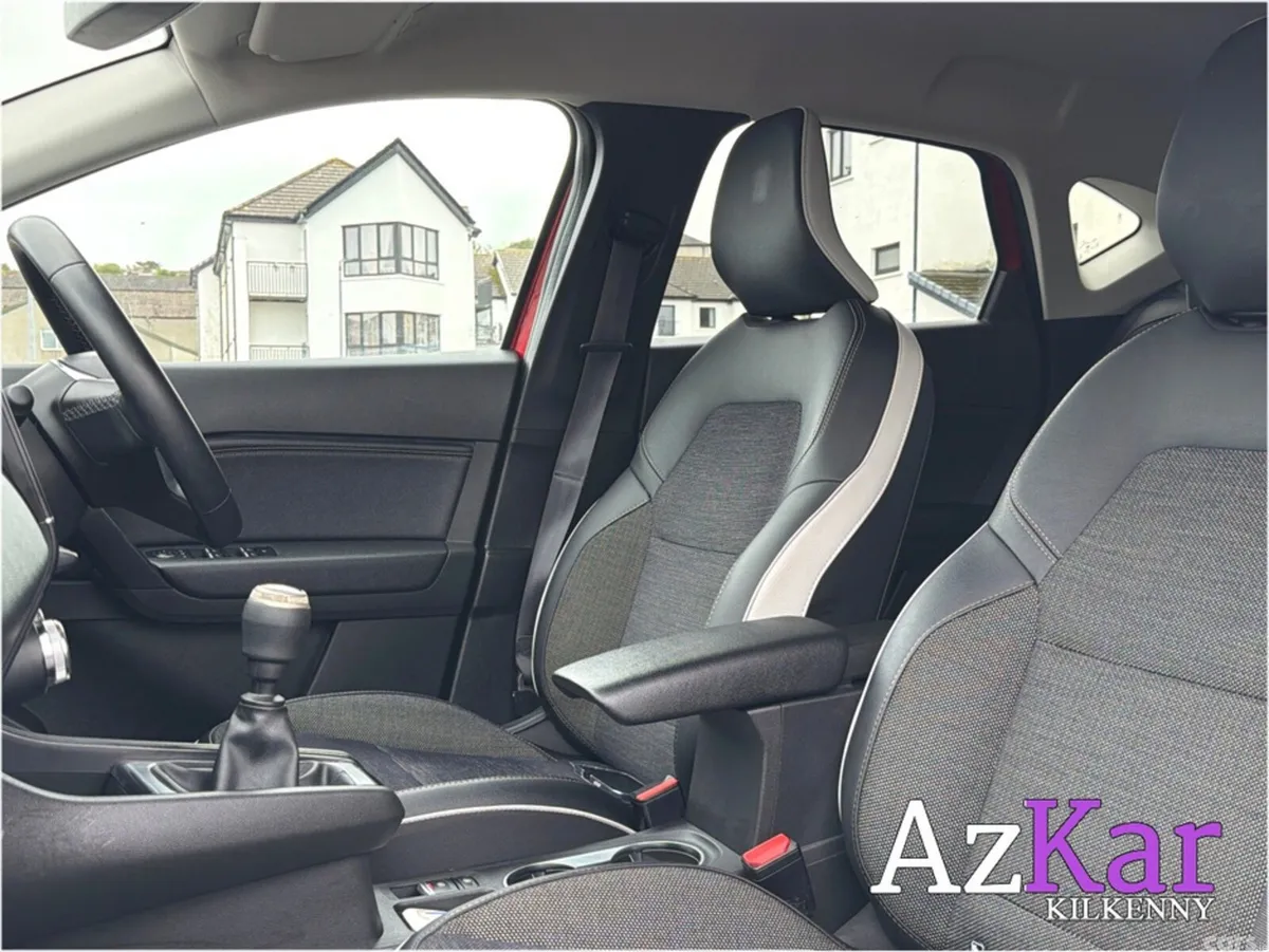 Renault Captur Hatchback, Petrol, 2024, Red