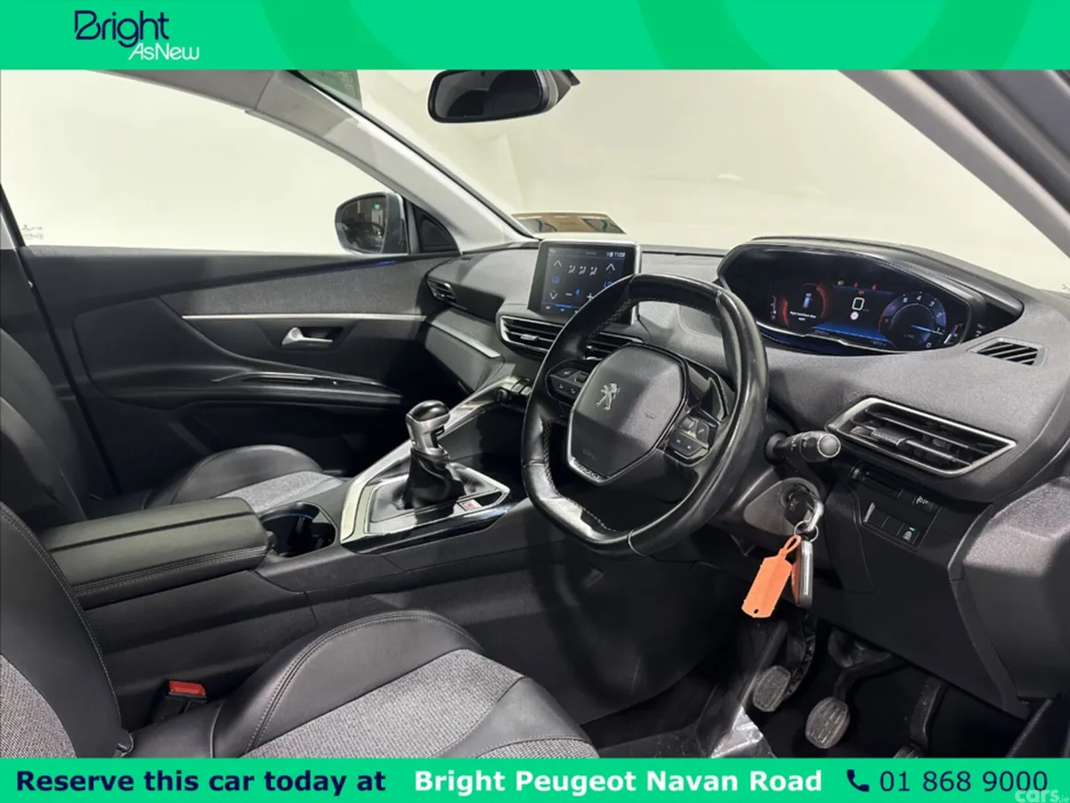 Peugeot 5008 MPV, Petrol, 2020, Grey