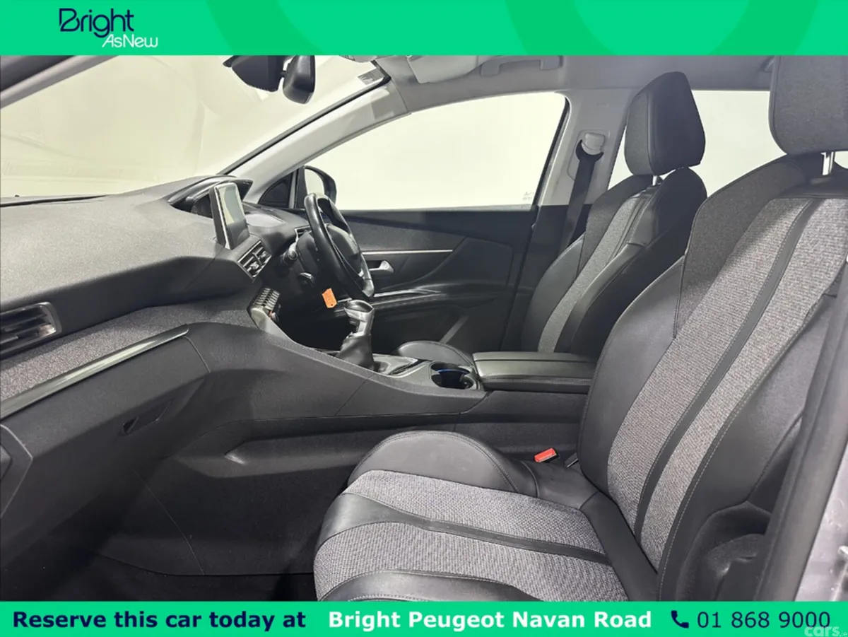 Peugeot 5008 MPV, Petrol, 2020, Grey