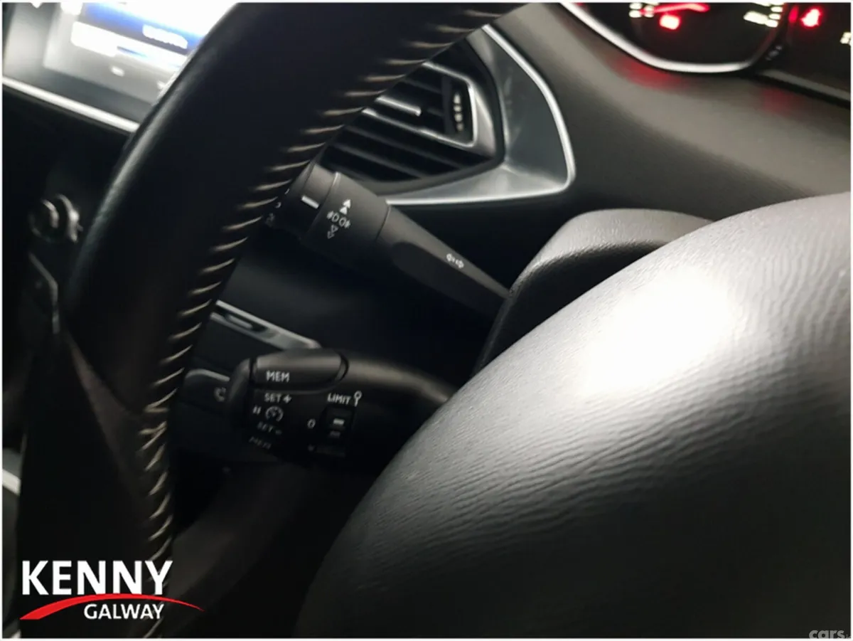 Peugeot 308 Hatchback, Petrol, 2016, Grey