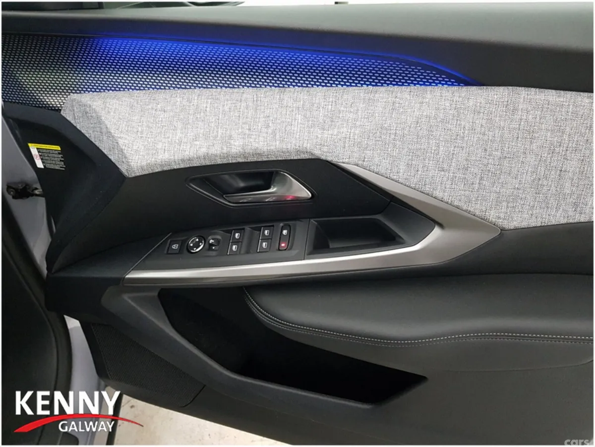 Peugeot 5008 Hatchback, Electric, 2025, Grey