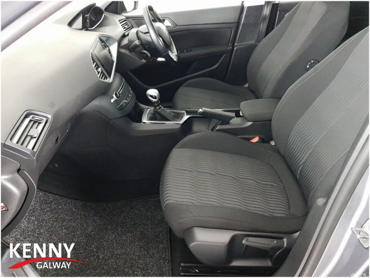 Peugeot 308 Hatchback, Petrol, 2016, Grey