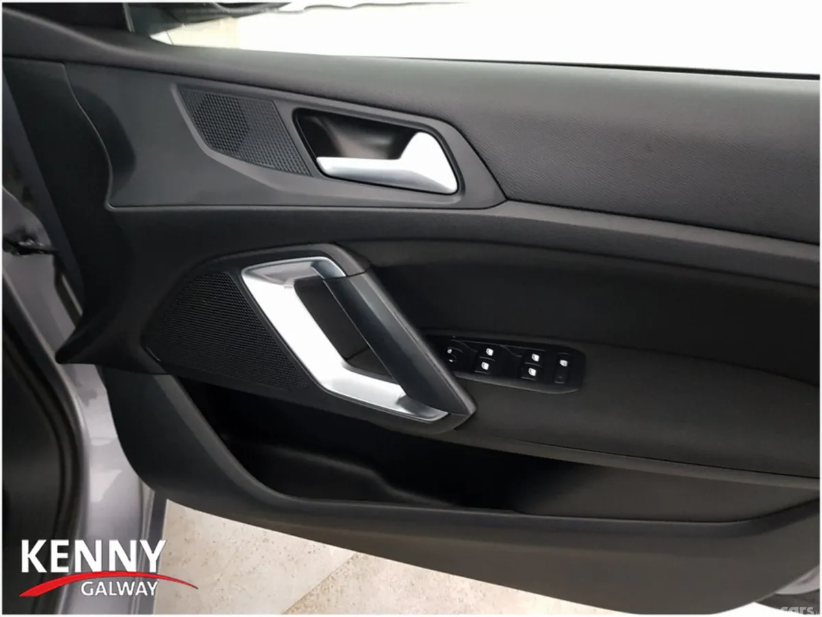 Peugeot 308 Hatchback, Petrol, 2016, Grey