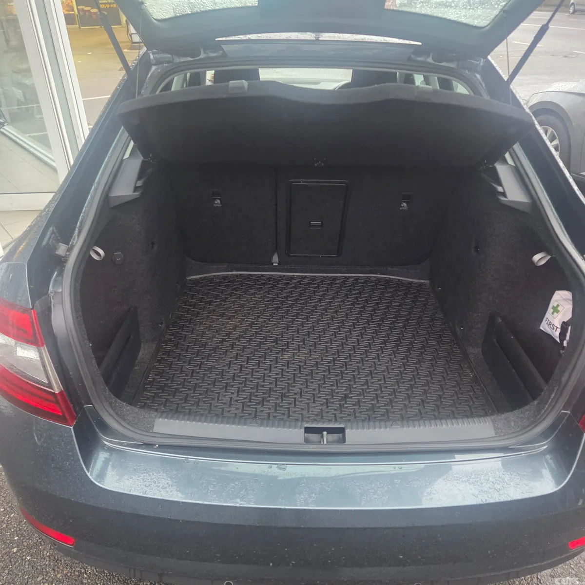 Skoda Octavia Hatchback, Petrol, 2017, Grey