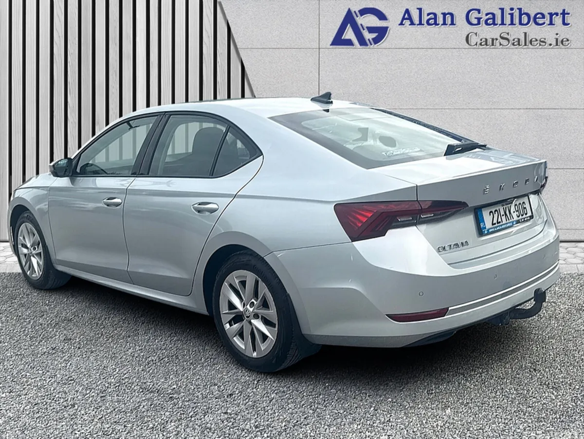 Skoda Octavia Hatchback, Petrol, 2022, Grey