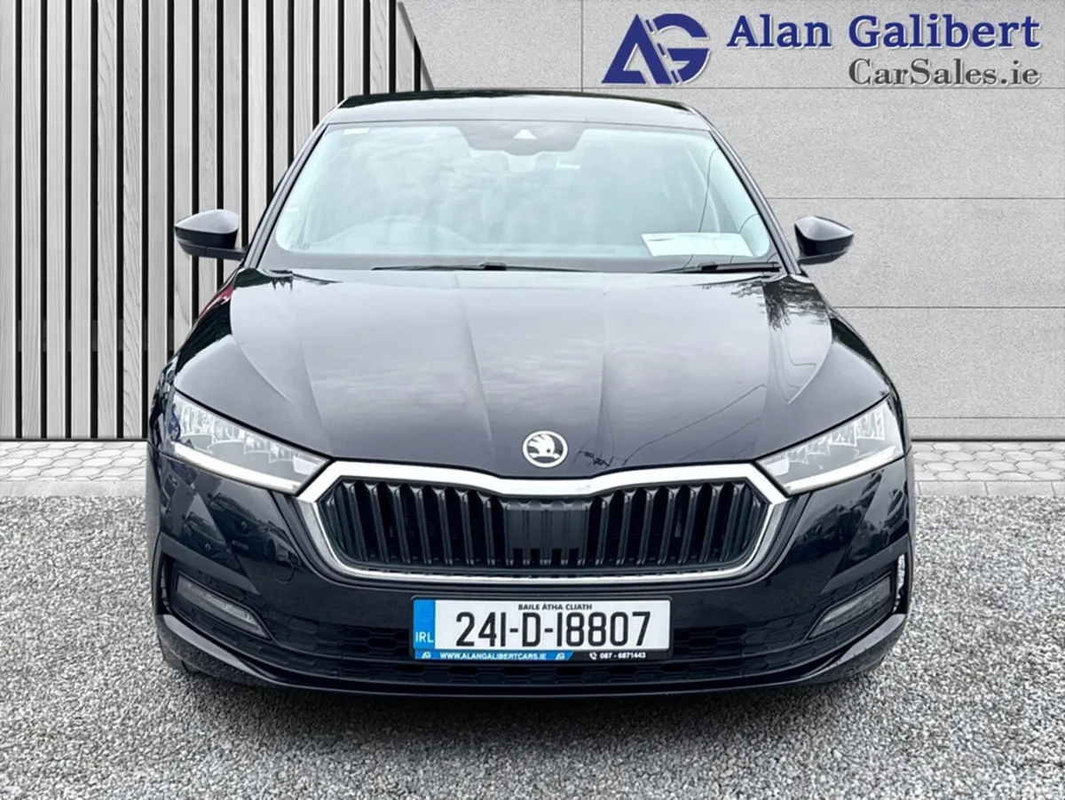 Skoda Octavia Hatchback, Petrol, 2024, Black