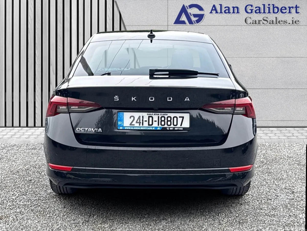 Skoda Octavia Hatchback, Petrol, 2024, Black