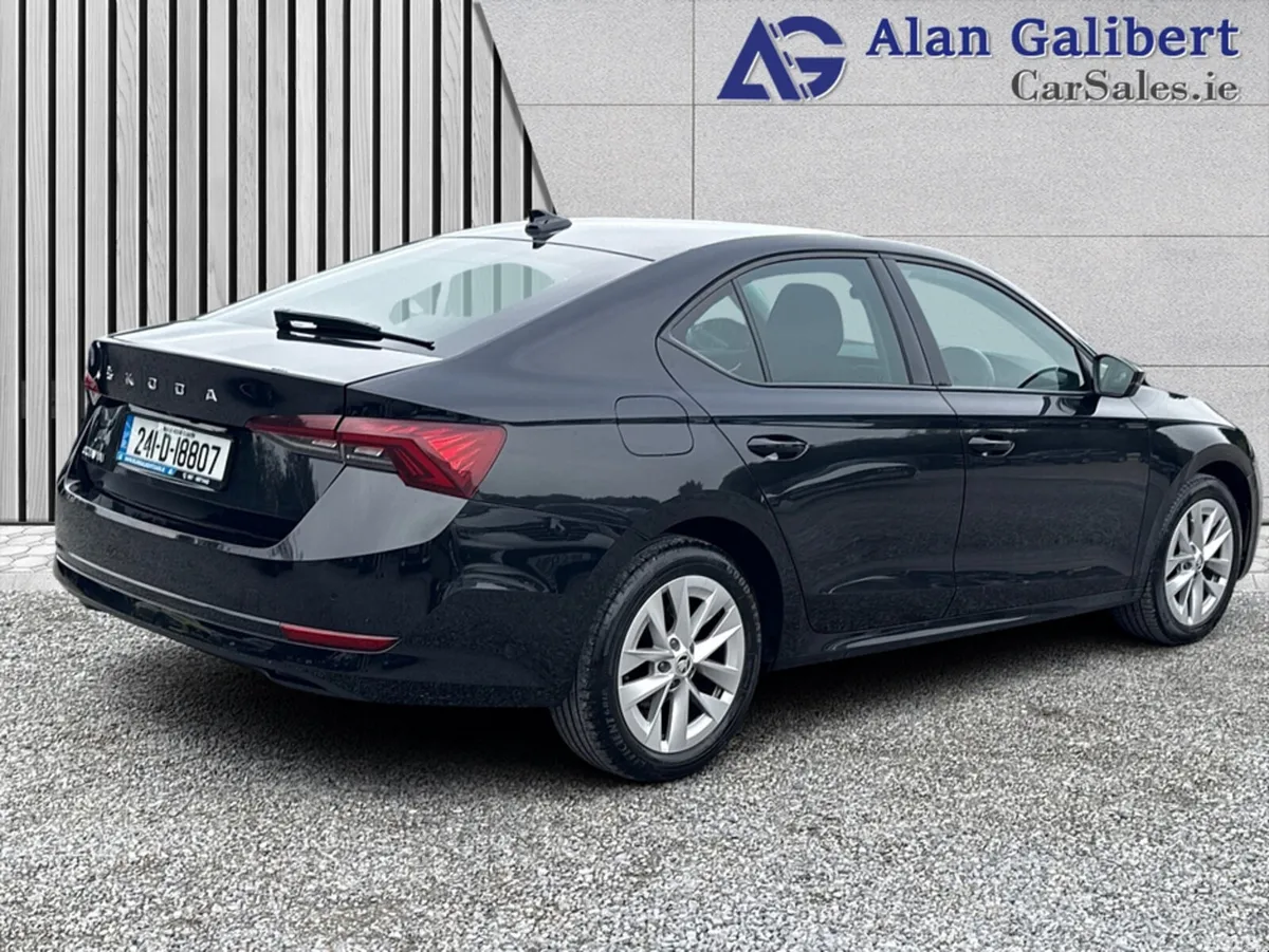Skoda Octavia Hatchback, Petrol, 2024, Black
