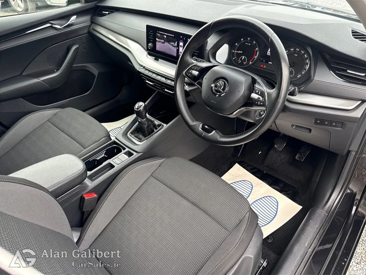 Skoda Octavia Hatchback, Petrol, 2024, Black