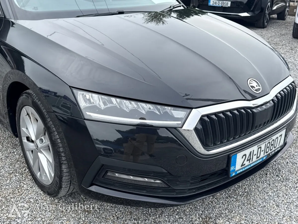 Skoda Octavia Hatchback, Petrol, 2024, Black