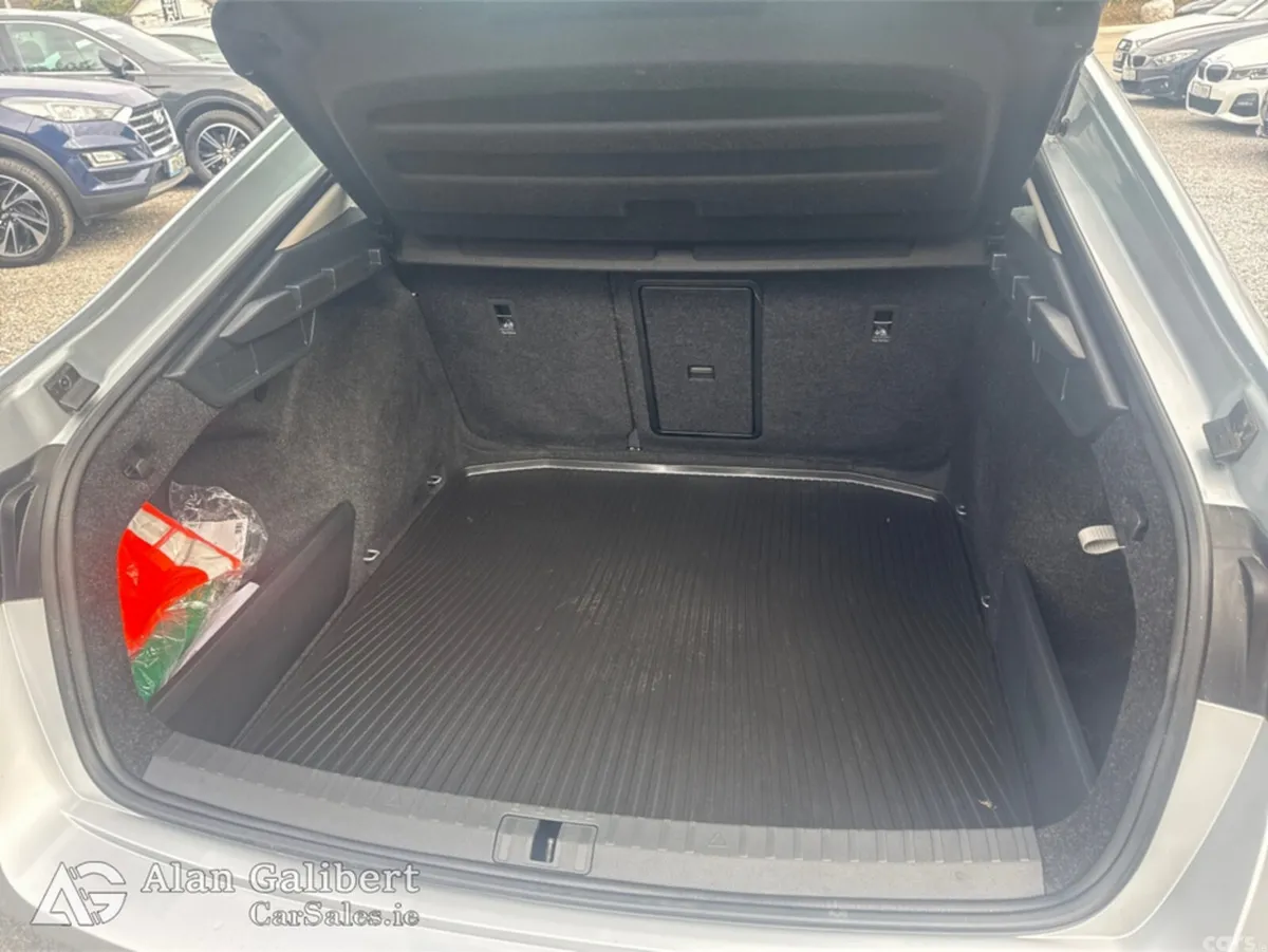 Skoda Octavia Hatchback, Petrol, 2022, Grey