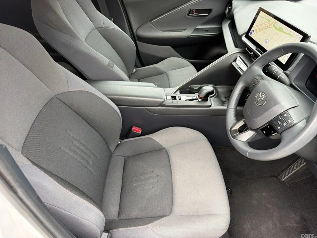 Toyota C-HR SUV, Petrol Hybrid, 2024, White
