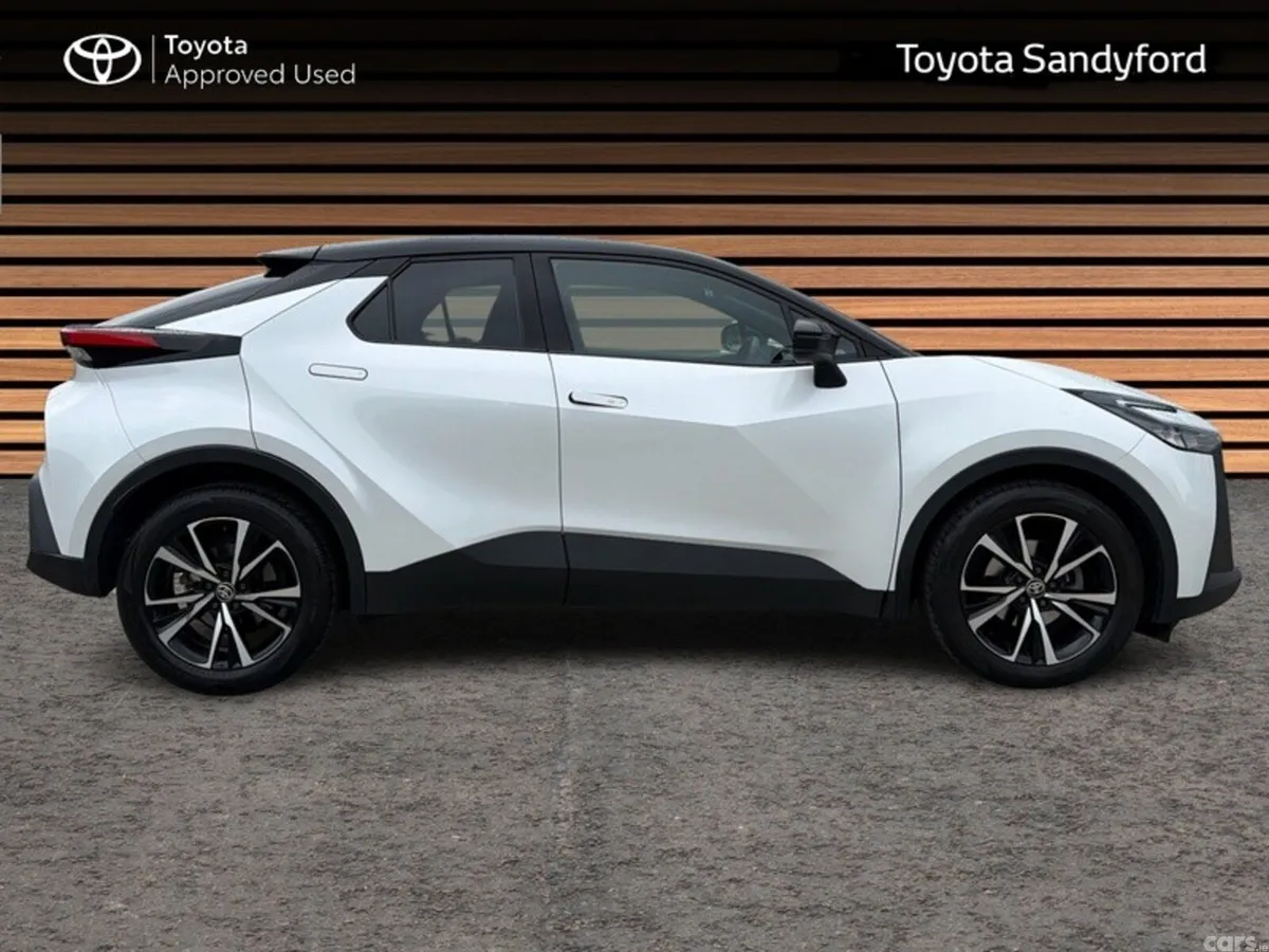 Toyota C-HR SUV, Petrol Hybrid, 2024, White