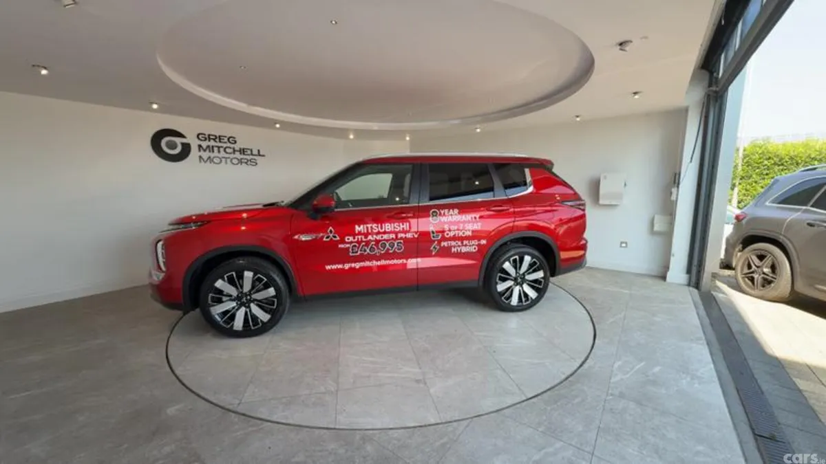 Mitsubishi Outlander SUV, Petrol Hybrid, 2026, Red