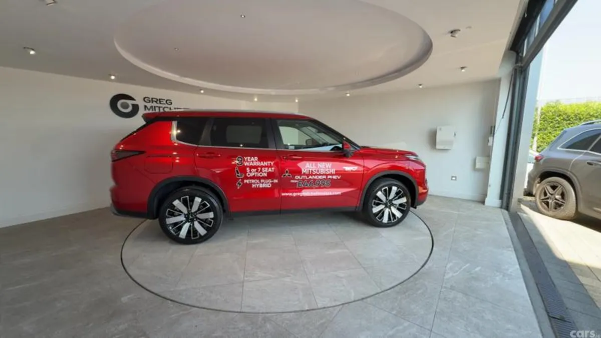 Mitsubishi Outlander SUV, Petrol Hybrid, 2026, Red