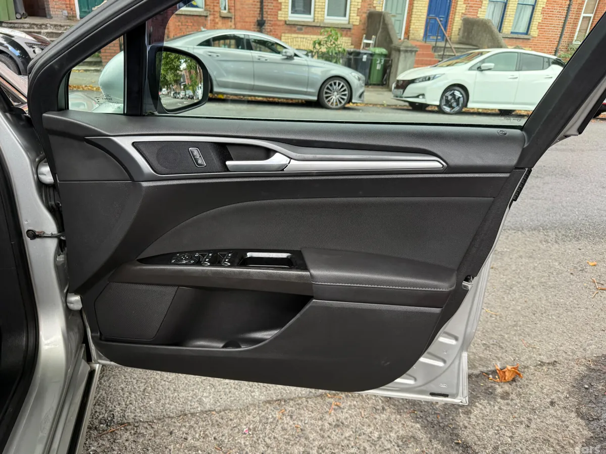 Ford Mondeo Hatchback, Diesel, 2016, Silver