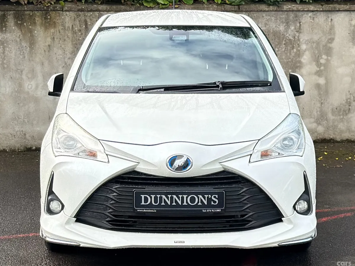 Toyota Yaris Hatchback, Petrol Hybrid, 2017, White