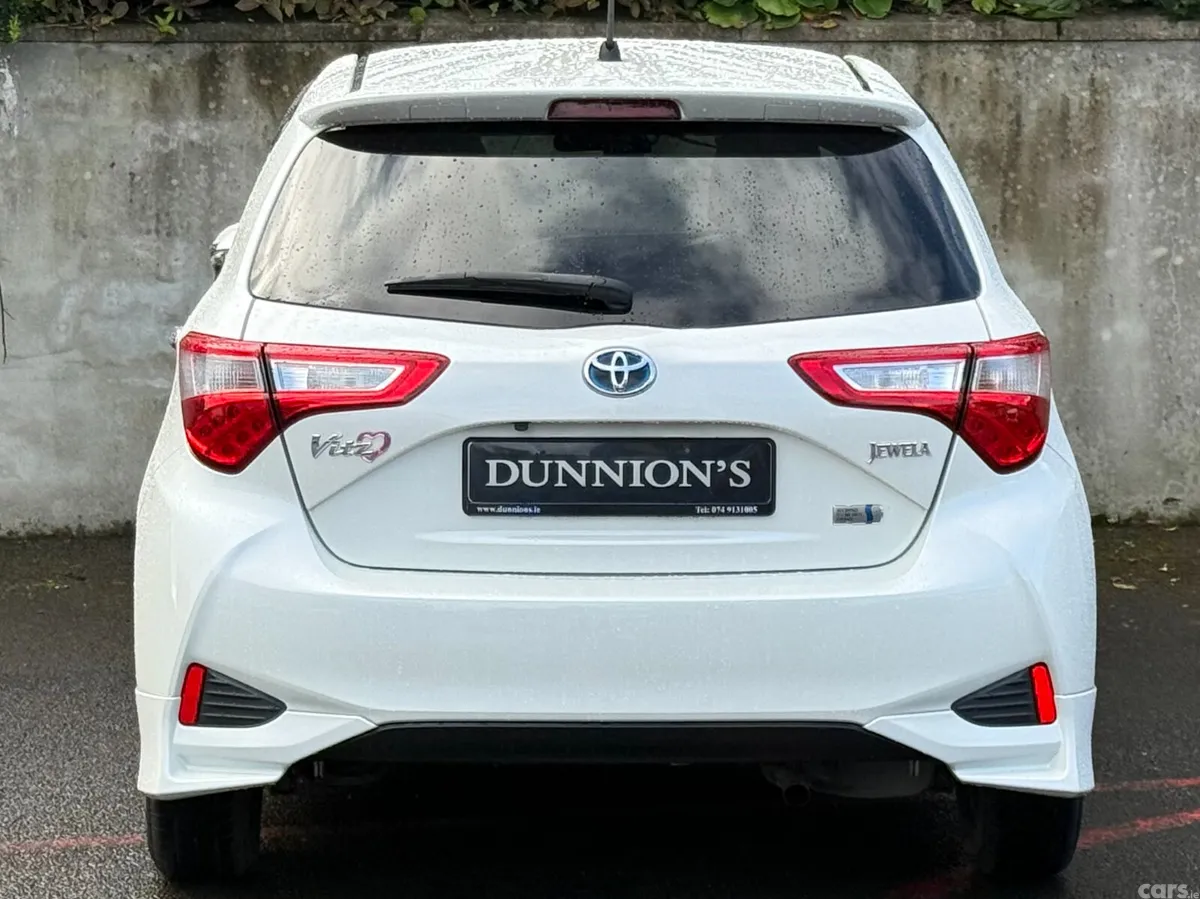 Toyota Yaris Hatchback, Petrol Hybrid, 2017, White