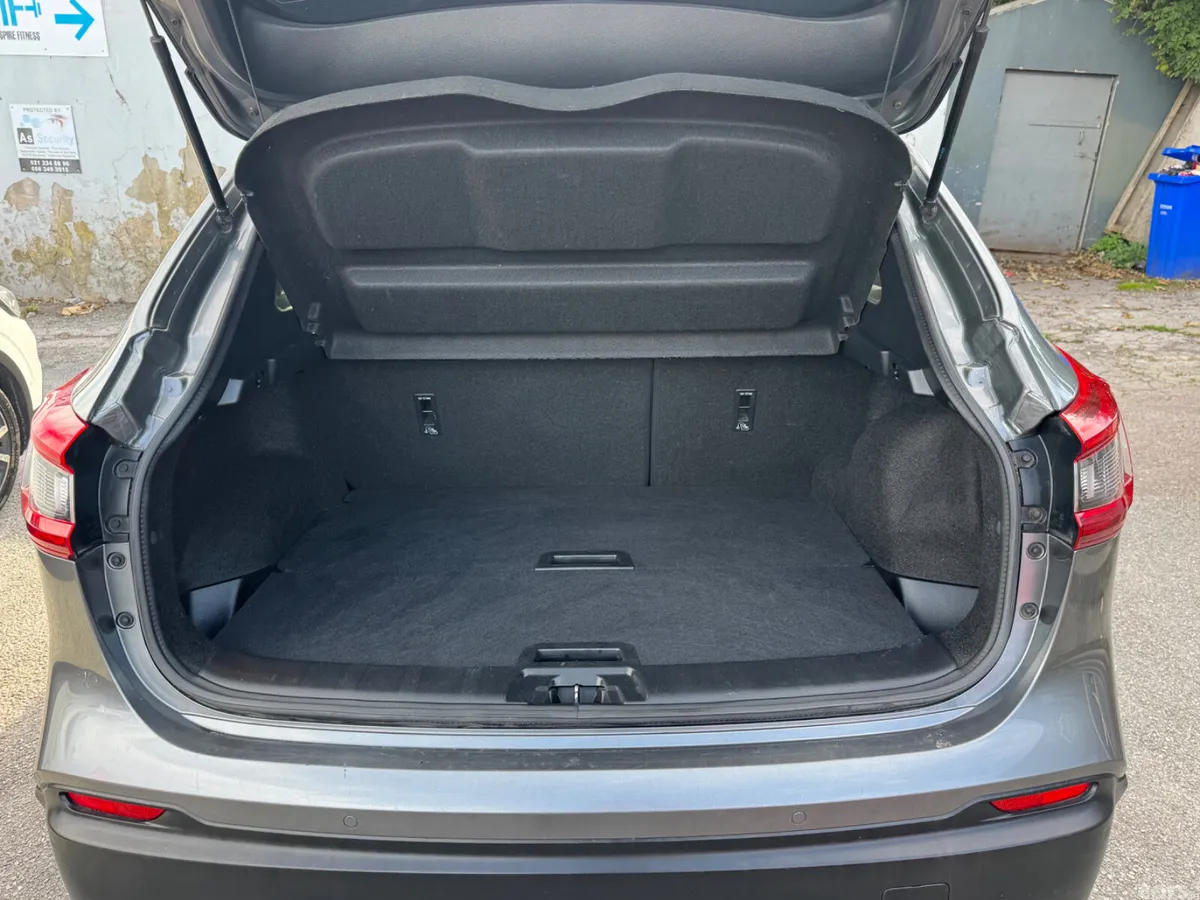 Nissan Qashqai MPV, Diesel, 2018, Grey