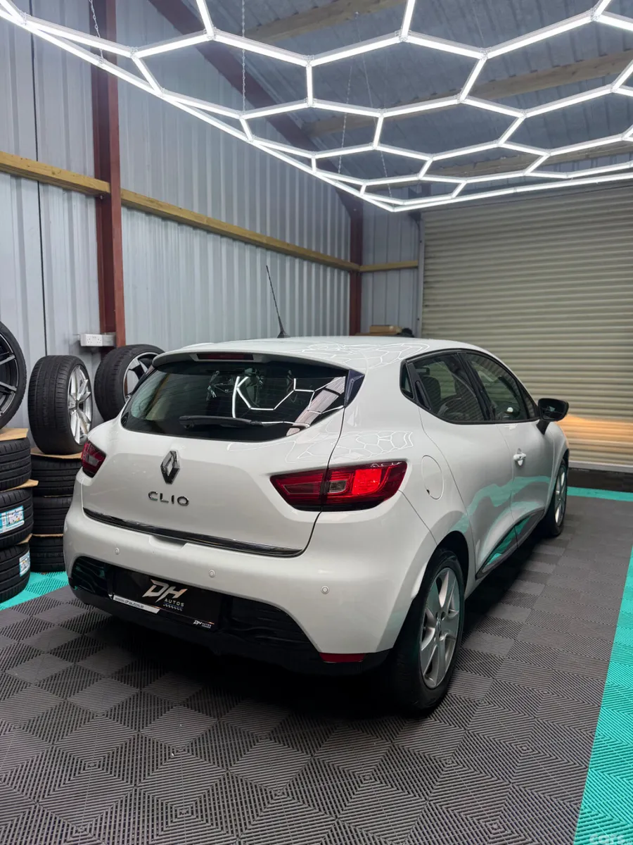 Renault Clio Hatchback, Petrol, 2016, White