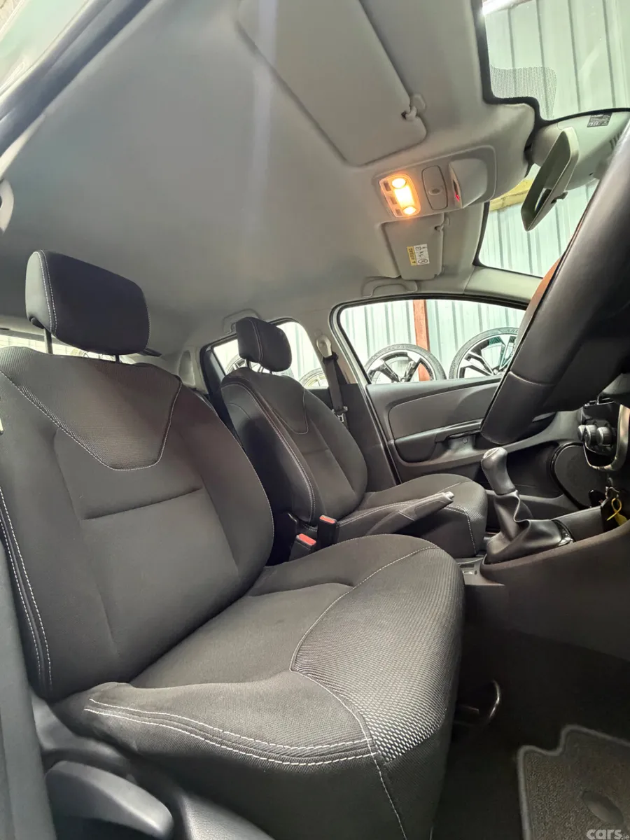 Renault Clio Hatchback, Petrol, 2016, White