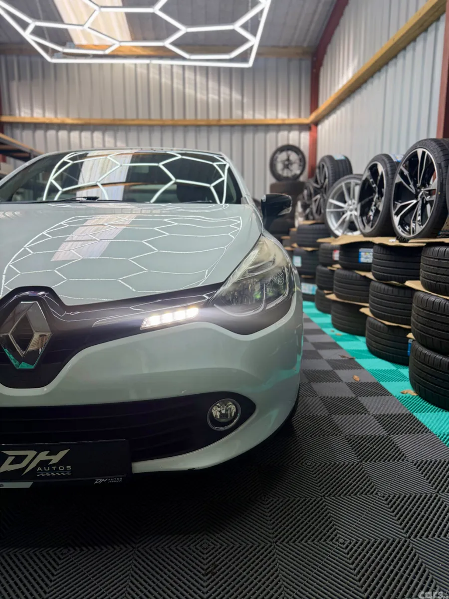 Renault Clio Hatchback, Petrol, 2016, White