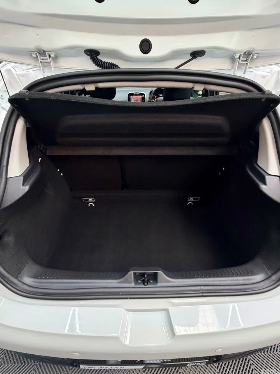 Renault Clio Hatchback, Petrol, 2016, White