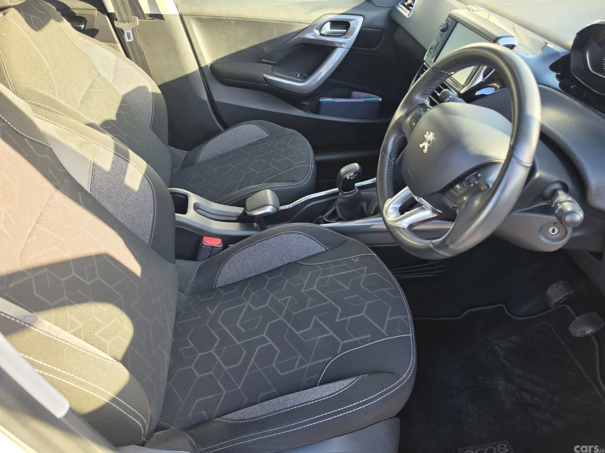 Peugeot 2008 Estate, Petrol, 2017, White