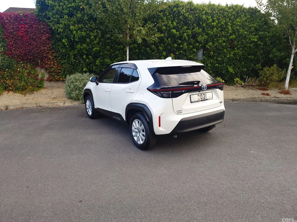 Toyota Yaris Cross SUV, Petrol Hybrid, 2021, White
