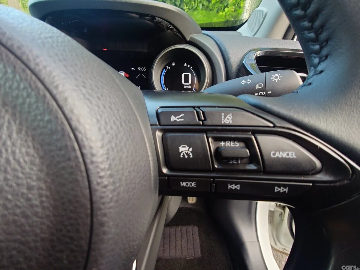 Toyota Yaris Cross SUV, Petrol Hybrid, 2021, White