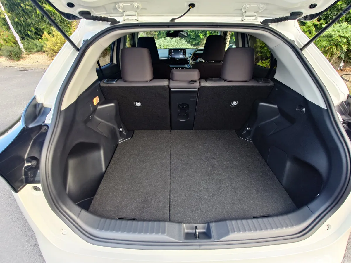 Toyota Yaris Cross SUV, Petrol Hybrid, 2021, White