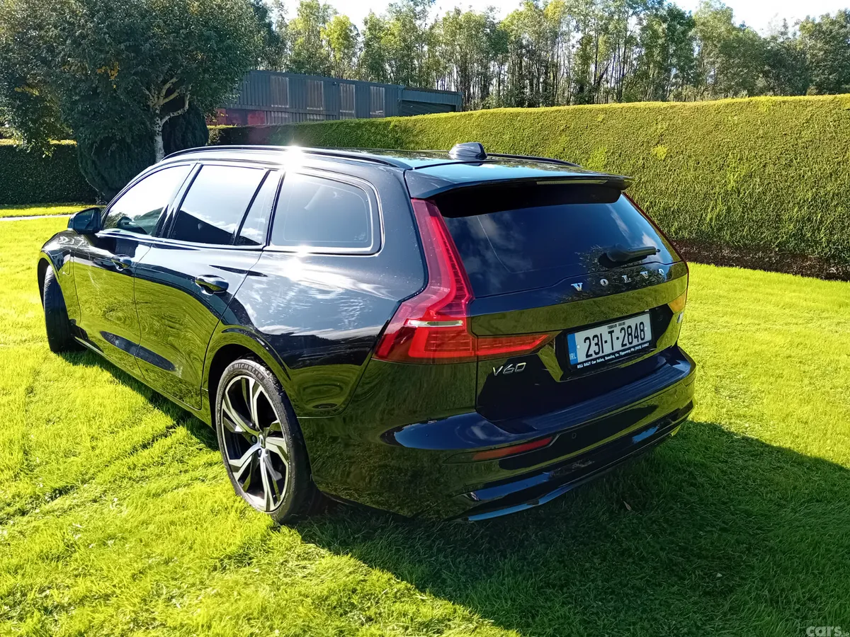 Volvo V60 Estate, Petrol Plug-in Hybrid, 2023, Black
