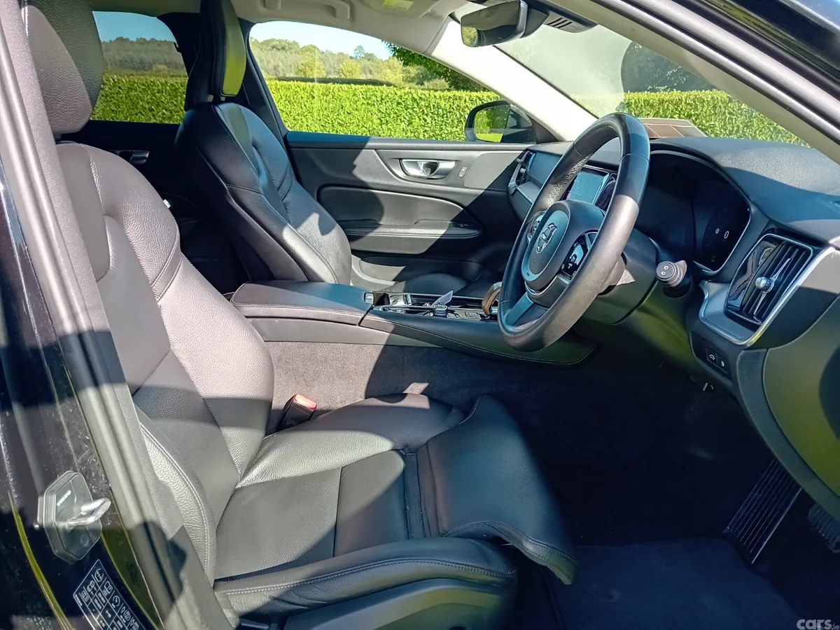 Volvo V60 Estate, Petrol Plug-in Hybrid, 2023, Black