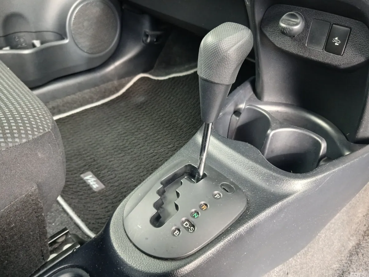 Toyota Yaris Hatchback, Petrol, 2016, Blue
