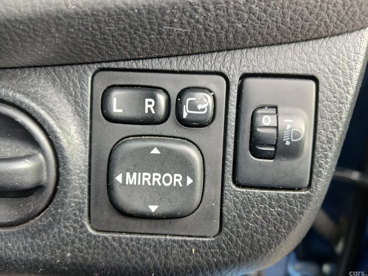 Toyota Yaris Hatchback, Petrol, 2016, Blue