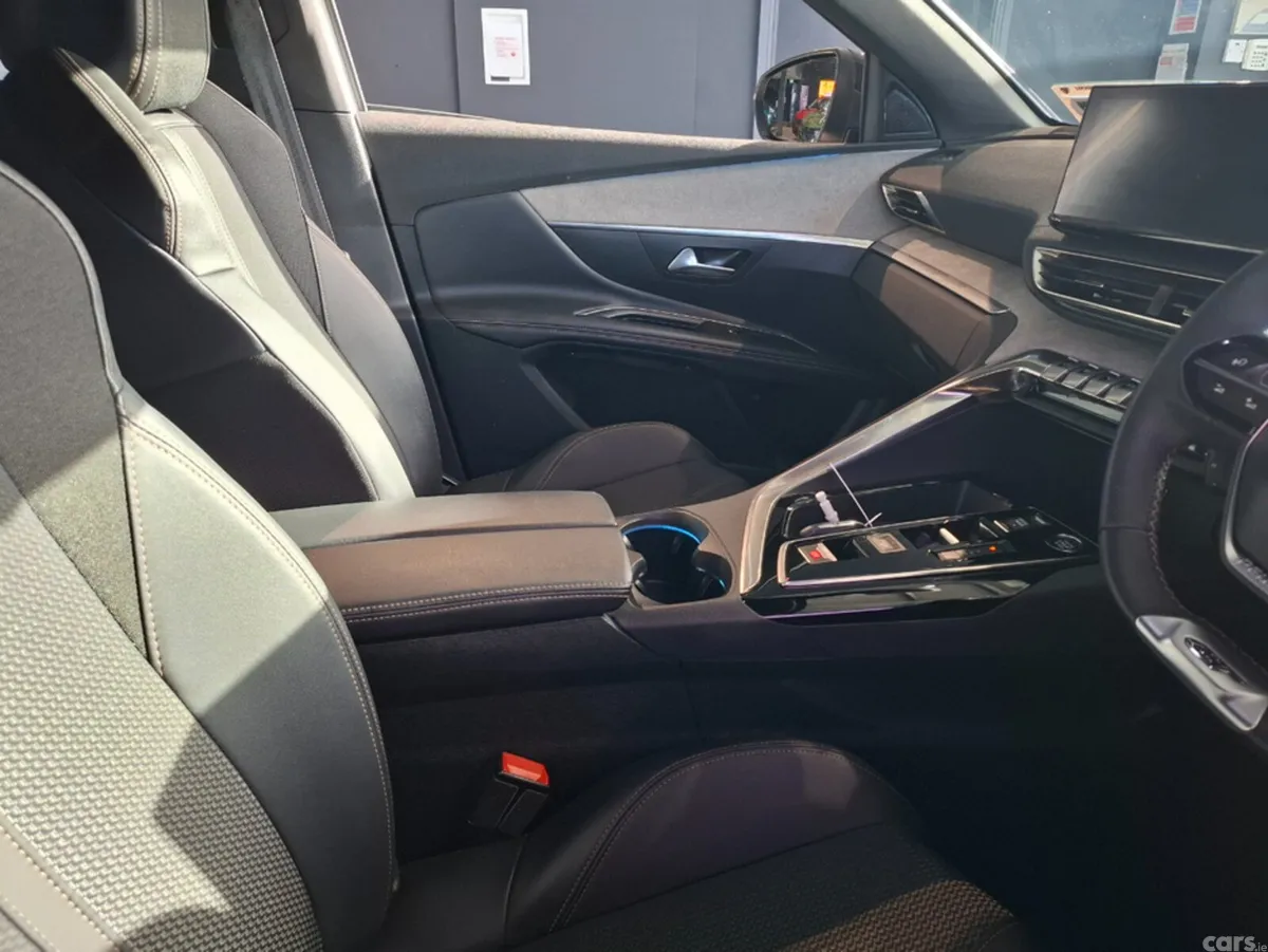 Peugeot 3008 MPV, Diesel, 2023, White