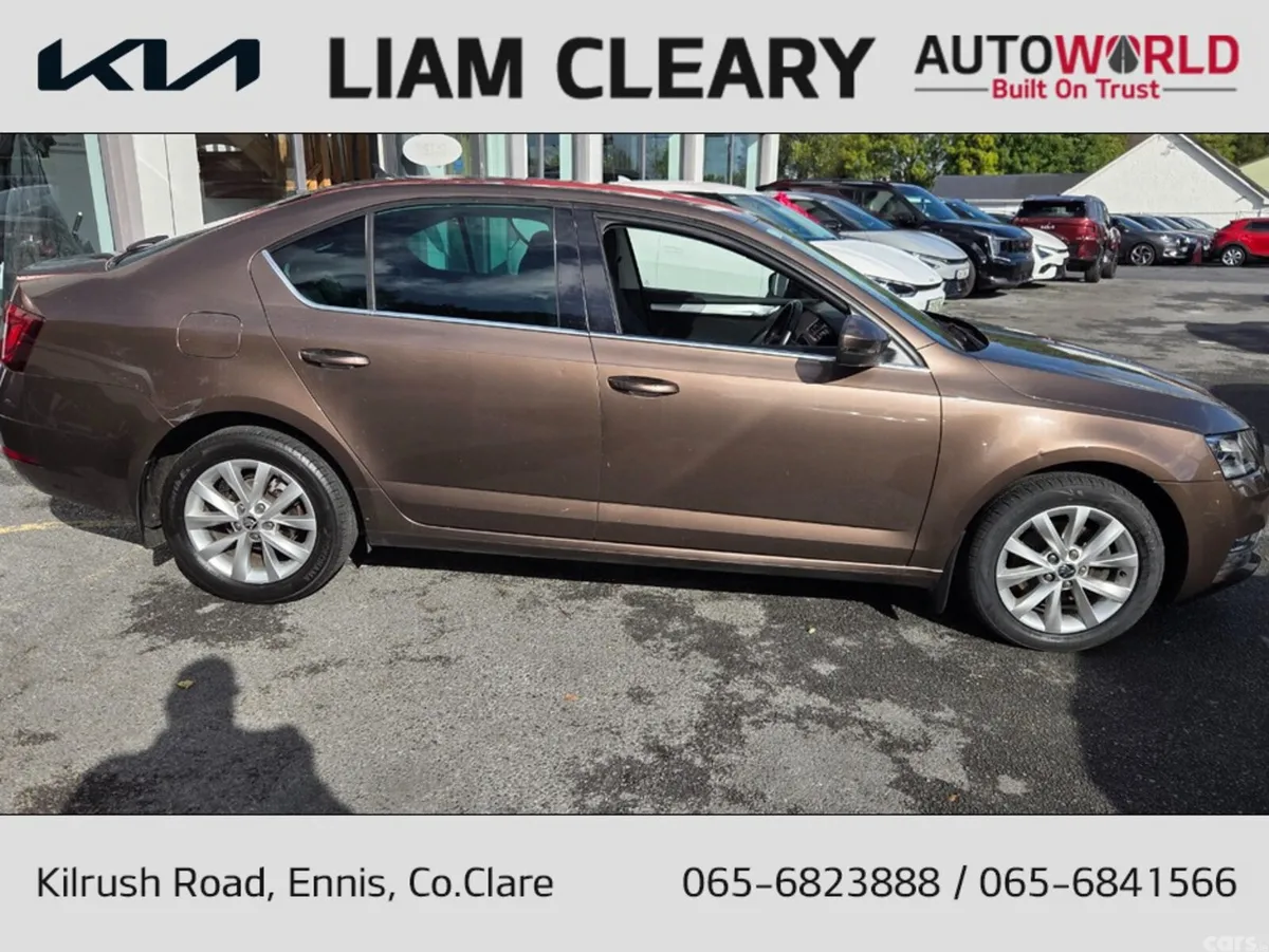 Skoda Octavia Hatchback, Petrol, 2020, Brown