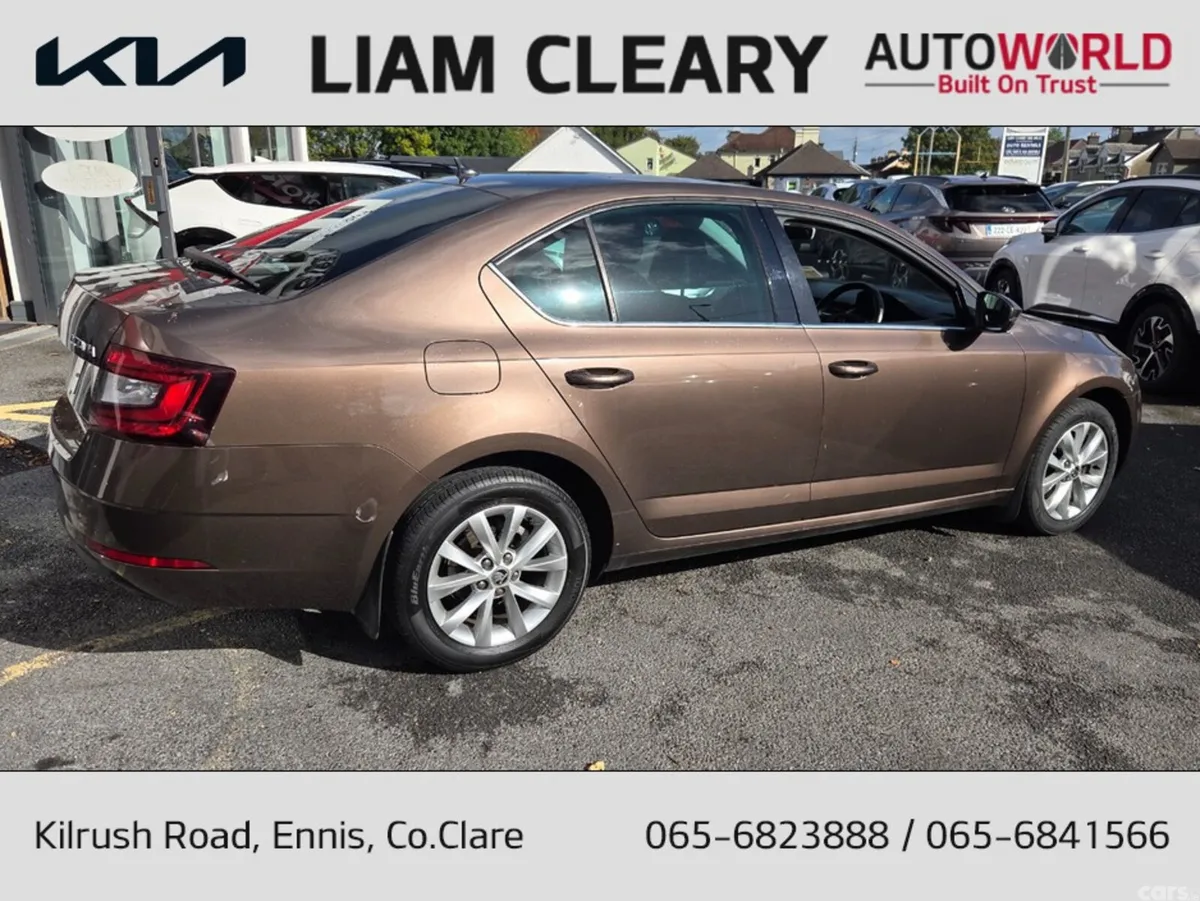 Skoda Octavia Hatchback, Petrol, 2020, Brown