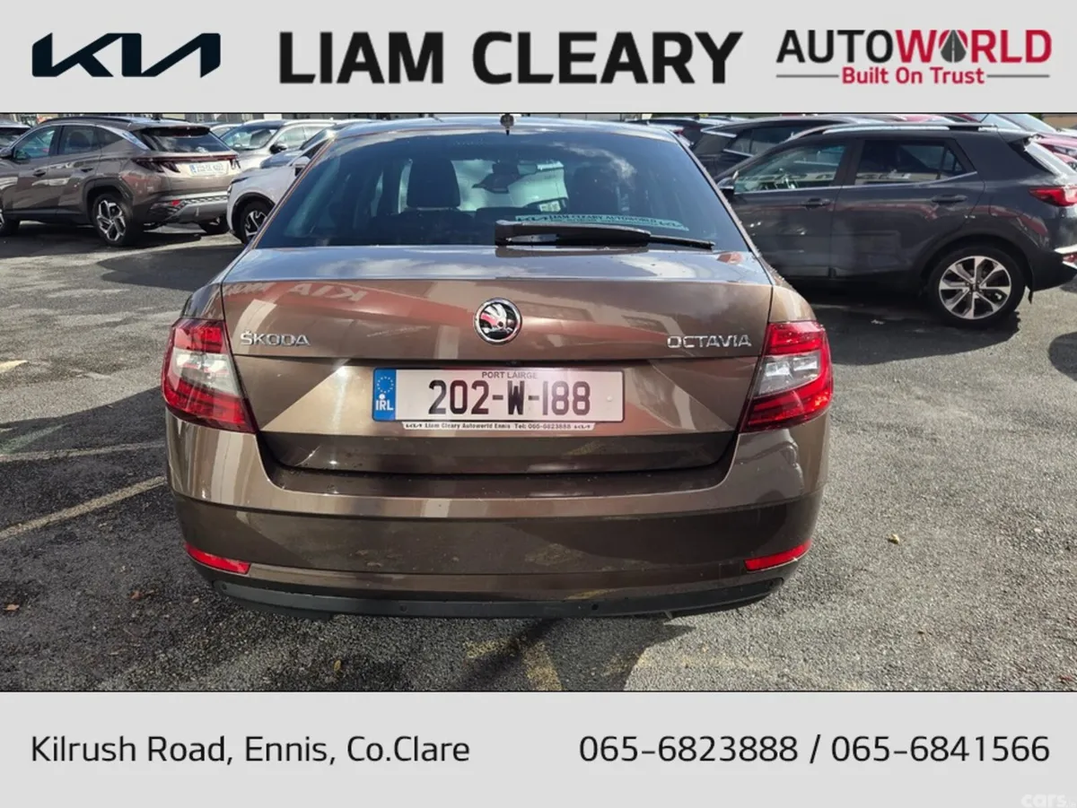 Skoda Octavia Hatchback, Petrol, 2020, Brown