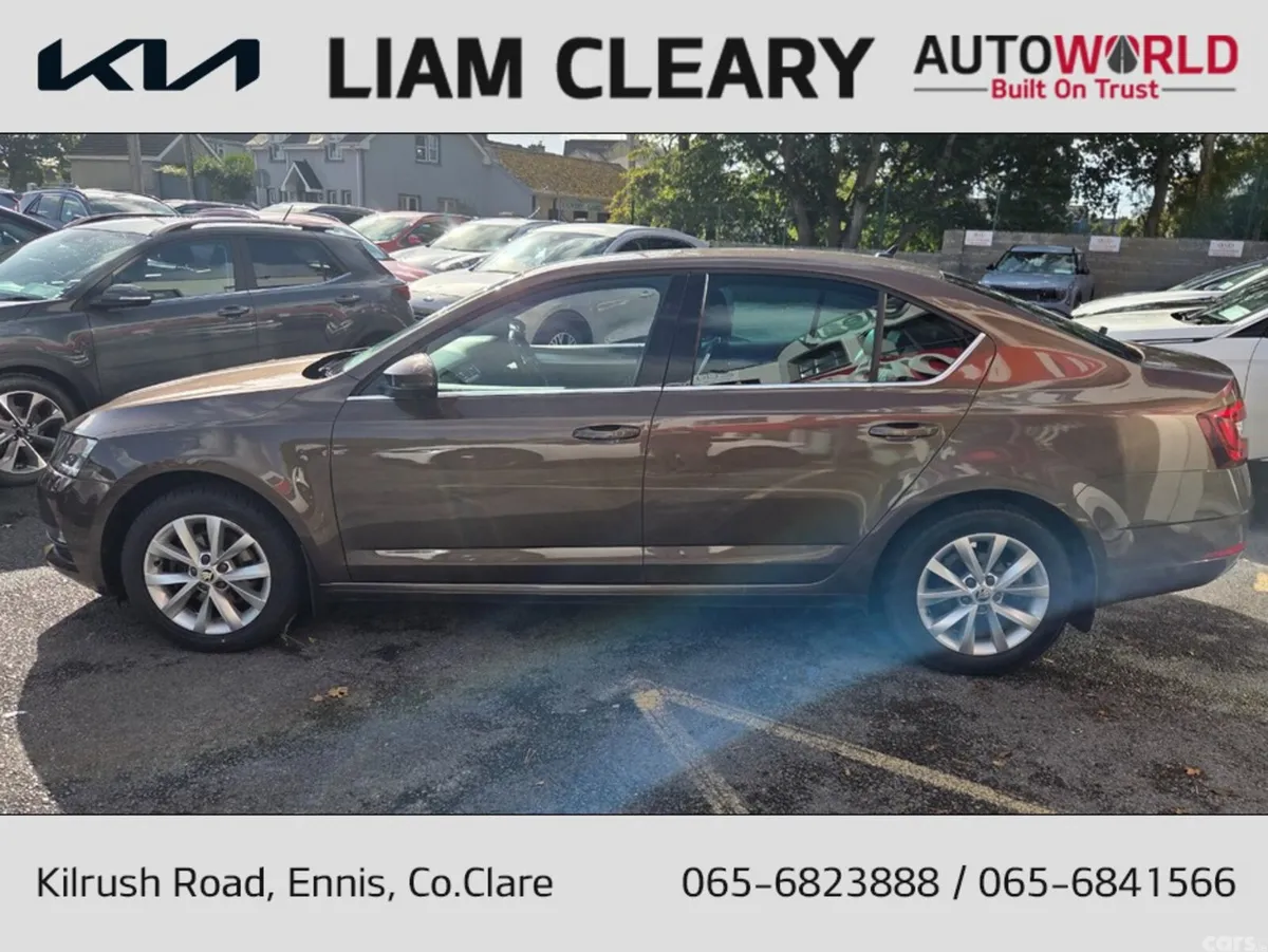 Skoda Octavia Hatchback, Petrol, 2020, Brown