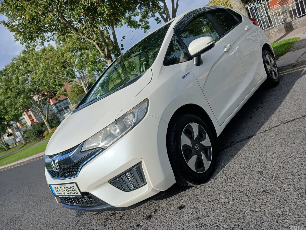 Honda Fit Hatchback, Petrol Hybrid, 2016, White