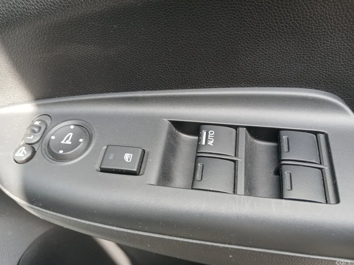 Honda Fit Hatchback, Petrol Hybrid, 2016, White