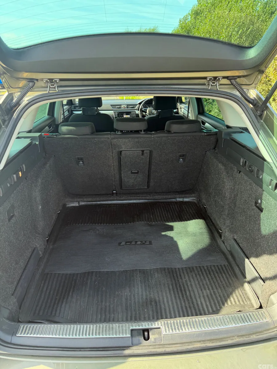 Skoda Superb Estate, Diesel, 2017, Green