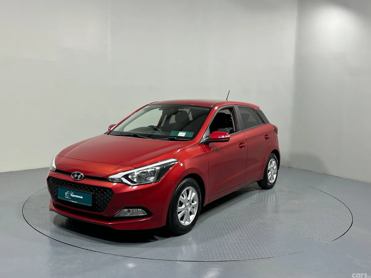 Hyundai i20 Hatchback, Petrol, 2016, Red