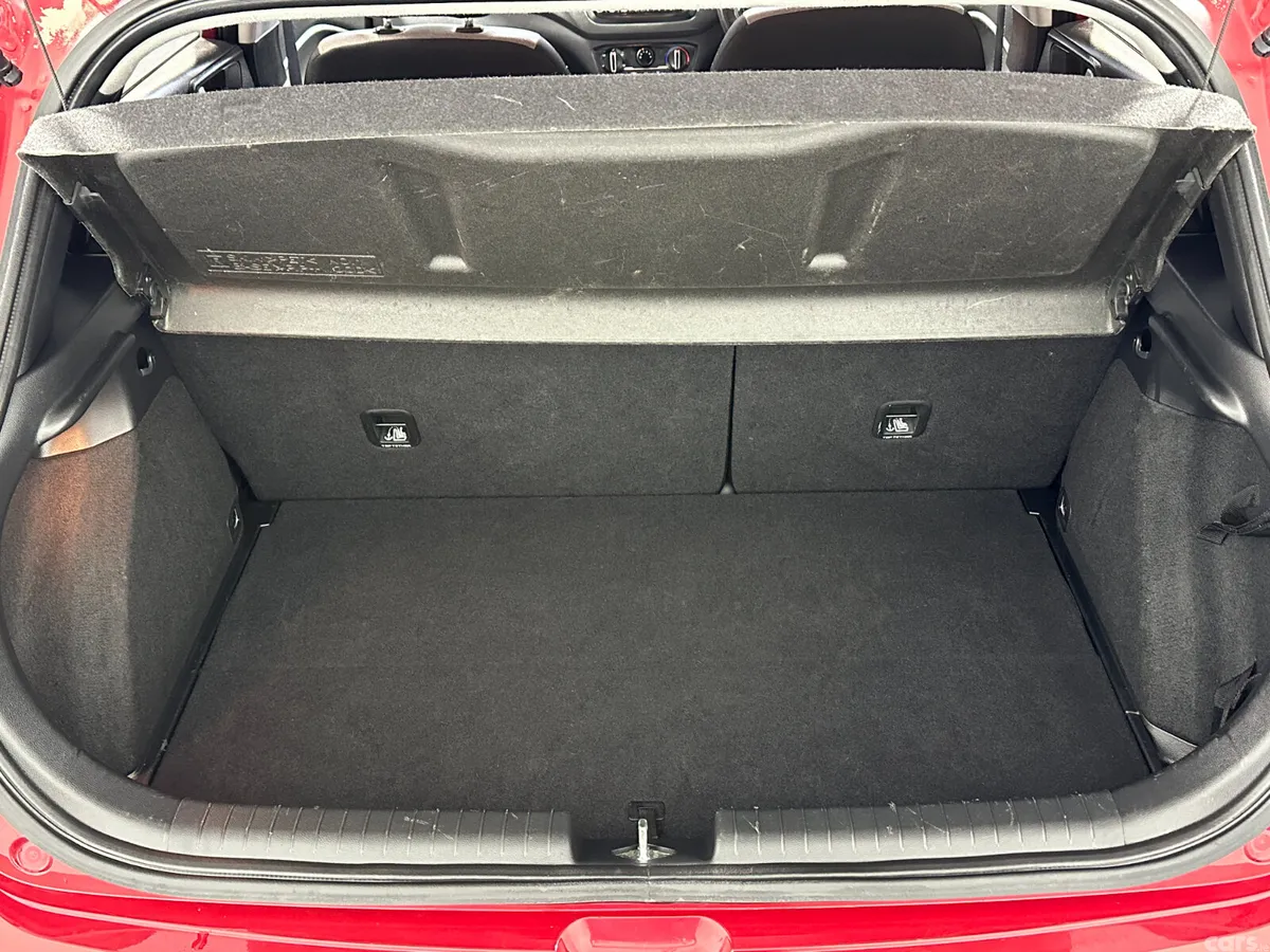 Hyundai i20 Hatchback, Petrol, 2016, Red